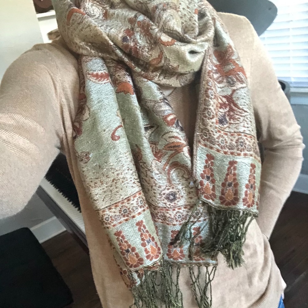 Reversible Hungarian Scarf